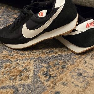 Nike Men's Navy and White Retro Sneakers